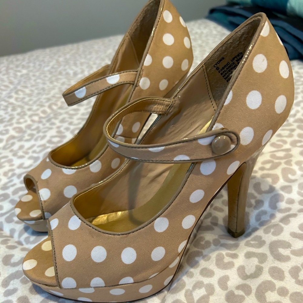 Pinup peep toe heels 🐱